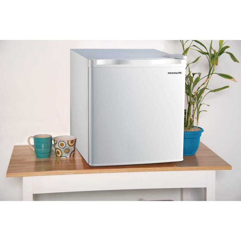 White 1.6 cu. ft. Mini Fridge with Freezer O5532