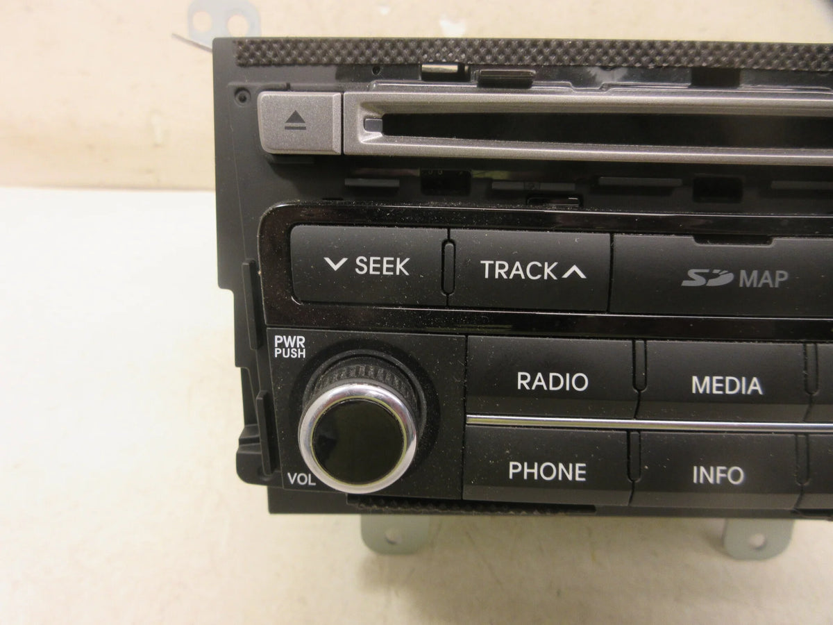 Pre-Owned AM FM CD Sirius XM Navigation Radio Player Receiver OEM N93365